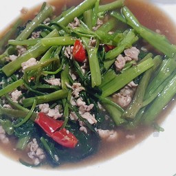 ผัดผักบุ้งไฟแดงหมูสับ