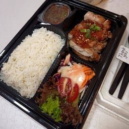 ข้าวไก่ย่างน้ำจิ้มแจ่ว