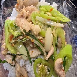 ข้าวผัดพริกหยวก
