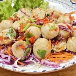 ยำลูกชิ้นหมู