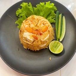 ข้าวผัดต้มยำ ทะเล/หมูกรอบ/เนื้อ