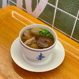 ตุ๋นเยื่อไผ่เห็ดหอมกระดูกอ่อน braised pork spare ribs with bamboo lining