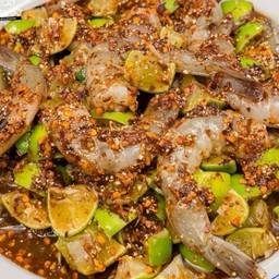 ยำมะนาวกุ้งสด