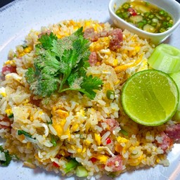 ข้าวผัดแหนมพริกสด
