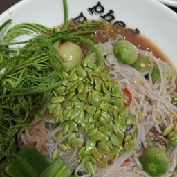 ตำเส้นข้าวเปียกกะปิกากหมู