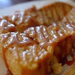 ขนมปังปิ้ง เนย+คาราเมล