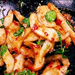 กระเพราหมูย่าง(กับข้าว)