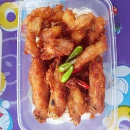 ข้าวหน้าหมูสามชั้น+ปีกไก่กลางทอดกระเทียมพริกไทย