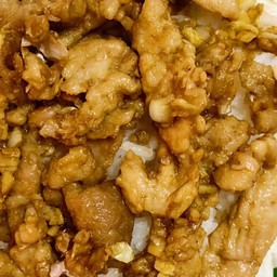 หมูกระเทียมชิ้น(กับข้าว)
