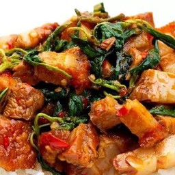 ข้าวกะเพราหมูกรอบ