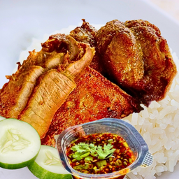 ข้าวหมูทอดน้ำจิ้มแจ่ว อิ่มคุ้ม