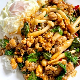 ข้าวกะเพราเห็ดหมูสับ
