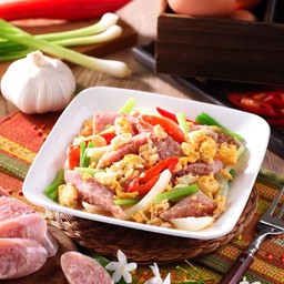 แหนมผัดไข่