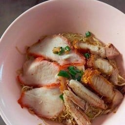 บะหมี่เกี๊ยวกุ้ง ปู หมูแดง หมูกรอบ
