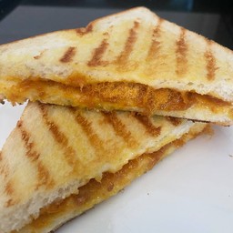 แซนวิชพริกเผามายองเนสอบร้อน