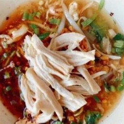 เส้นเล็กไก่ต้มยำ