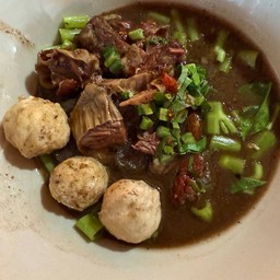 ก๋วยเตี๋ยวเรือหมูตุ๋น