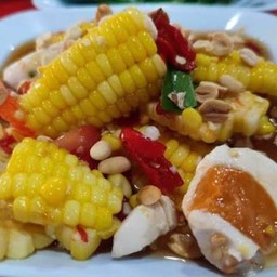 ตำข้าวโพดใ่ข่เค็ม