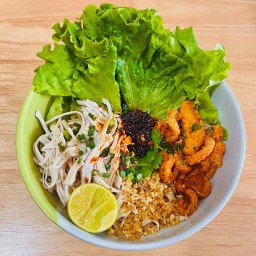 หมี่ไก่ฉีกเบญจา