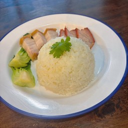 B4 ข้าวหมูแดง -หมูกรอบ