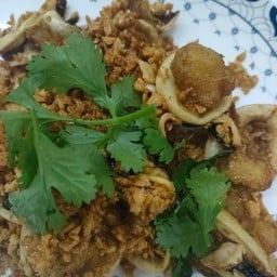 ปลาหมึกไข่ทอดกระเทียม