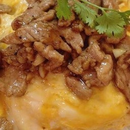 ข้าวไข่ข้นหมูนุ่มกระเทียม