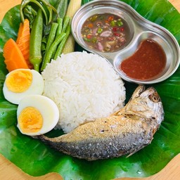 ชุดข้าวปลาทู น้ำบูดู ผักลวก
