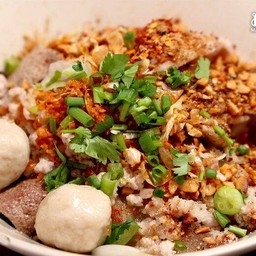 ก๋วยเตี๋ยวต้มยำเนื้อ