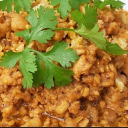 ไก่กระเทียมสับ(กับข้าว)