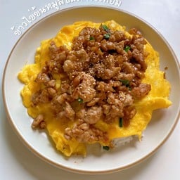 ข้าวไข่ข้นหมูสับทอดกระเทียม