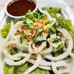 เส้นปลาเด้งๆทานกับน้ำจิ้มเต้าเจี้ยวอร่อย