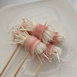 ไก่สามชั้นพันเห็ดเข็มทอง