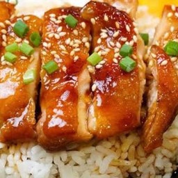 ไก่ย่างซอสเทอริยากิราดข้าว