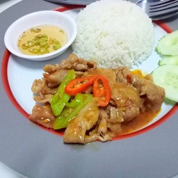 ผัดพริกแกงหมูสไลด์