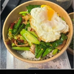 ข้าวหอมมะลิคะน้าหมูสับ(ไม่รวมไข่ดาว)