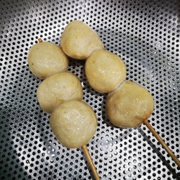 ลูกชิ้นปลาเยาวราช ทอด