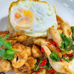 ข้าวกะเพราไก่ไข่ดาว