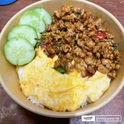 ข้าวไข่ข้นกะเพราหมูสับ