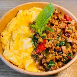 ข้าวกระเพราหมูสับไข่ข้น