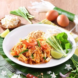 ผัดไทยกุ้งสด (เส้นเล็ก)