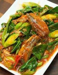 ผัดคะน้าปลากระป๋อง (กับข้าว)