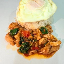 ข้าวห่อกระเพราไก่
