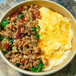 ข้าวหอมมะลิกระเพราหมูสับ+ไข่ข้น2ฟอง