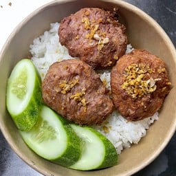 ข้าวหมูทอดก้อน