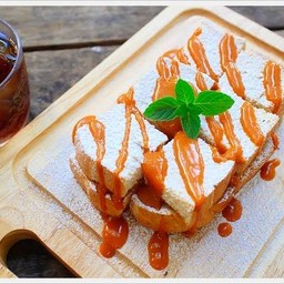 ขนมปังปิ้งซอสชาเขียว คู่ละ