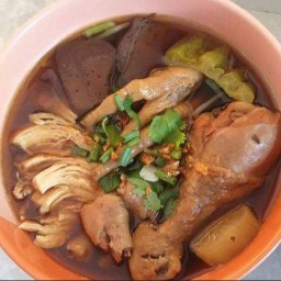 ร้านก๋วยเตี๋ยวไก่มะระคุณอิ๋ว