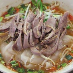 เส้นให่ญน้ำไก่