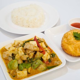 ข้าว+หมูอร่อยผัดพริกกะเหรี่ยง + ไข่ฟูปู