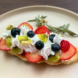 ครอฟเฟิล วิปครีม ผลไม้สด