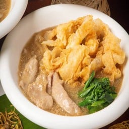 ราดหน้าไข่กรอบ